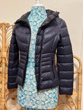 Bernardo Lightweight Blue Hooded Quilted Puffer Jacket